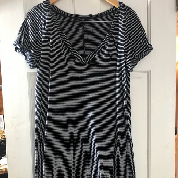 Distressed stripped t shirt dress - Picture 2 of 2